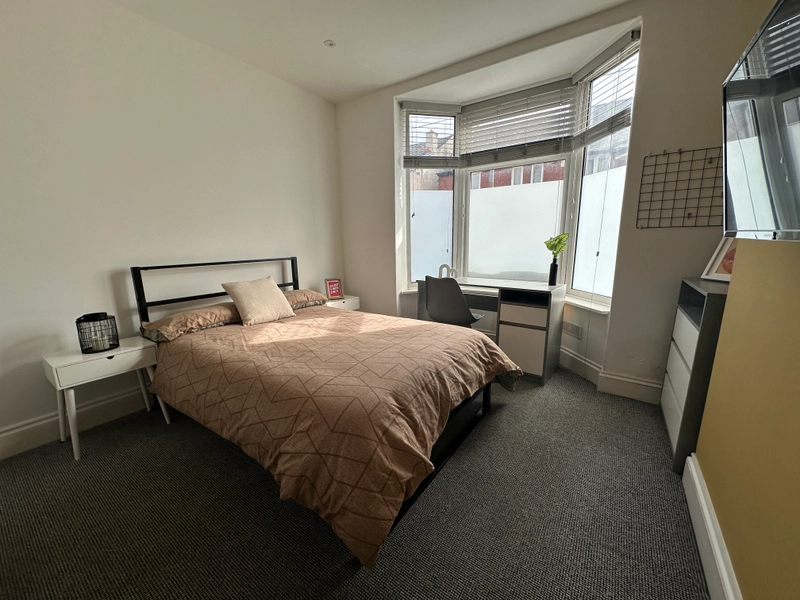 3 Bed House +Study - £120pppw - Thumbnail 8